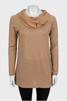 Straight-cut jumper with an accent collar