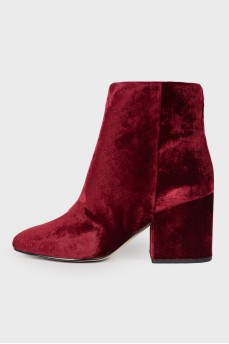 Boilions velor colors of Marsala with tag