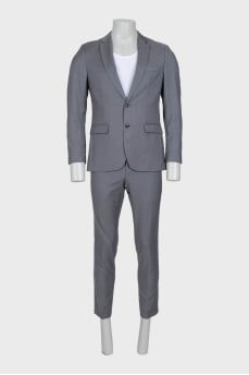Men's suit with straight trousers made of gray wool