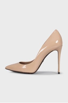 Beige patent leather pumps