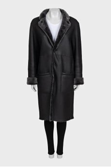 Double-sided straight-cut sheepskin coat with patch pockets