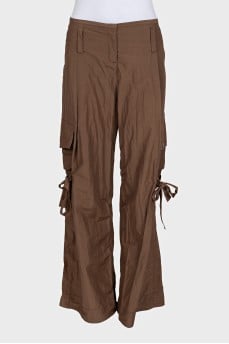 Wide-leg brown cargo pants