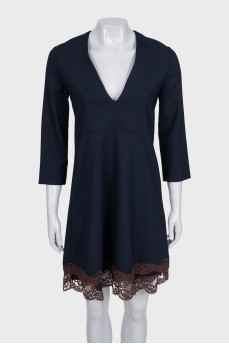 Fitted wool dress decorated with lace