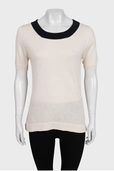 Beige short-sleeved jumper with contrast collar