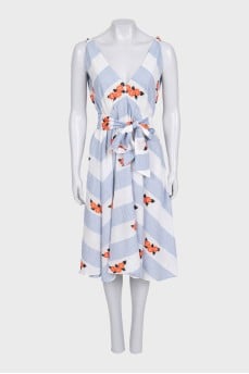 Fitted sleeveless dress with embroidery