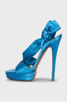 Blue textile sandals with a bow