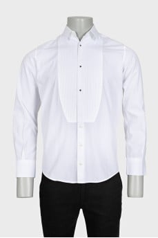 Men's shirt with contrasting buttons