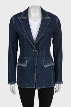 Fitted denim jacket with a button