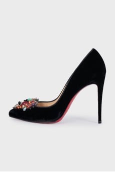 Velvet shoes with decorated toes