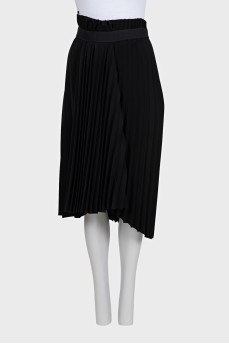 Asymmetrical pleated skirt