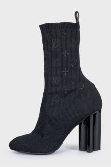 Fabric ankle boots with a figured heel and no fastening