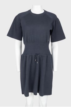Wide elastic band at the waist dress