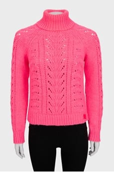 Pink sweater with perforations