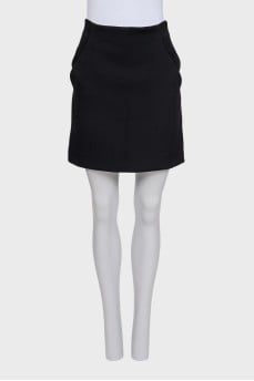 Black fitted skirt