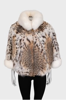 Short, loose-fitting fur coat