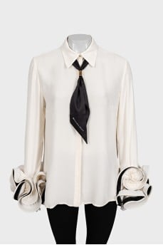 Beige blouse with ruffled sleeves