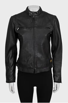 Straight-cut leather jacket with a zipper and tag