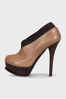 Leather ankle boots with elastic heels