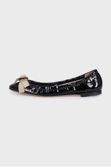 Patent leather ballet flats with a bow