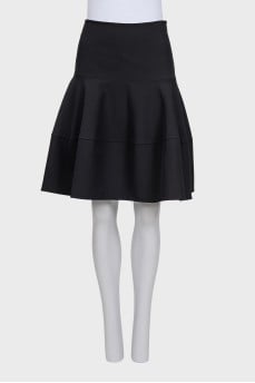 Fitted black skirt