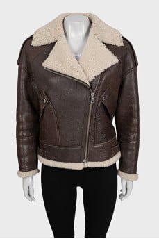 Short brown sheepskin coat with a zipper