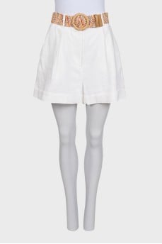White shorts with a belt