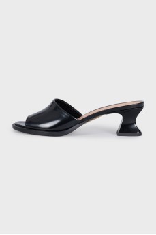 Smooth leather mules with heels
