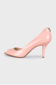 Pink leather open-toe shoes