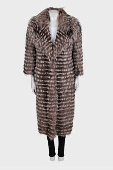 Straight-cut fur coat with short sleeves