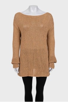 Brown knitted sweater with long sleeves