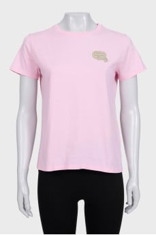 T-shirt with a pink logo