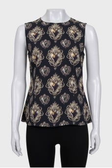 Black fitted sleeveless blouse