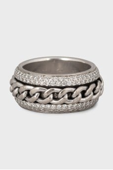 Gold ring with diamonds decorated with a chain