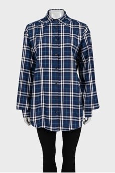 Blue loose-fitting shirt with a plaid print