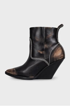 Leather Cossacks with a distressed effect