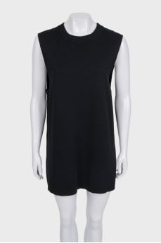 Black sleeveless wool dress