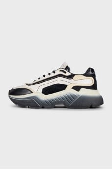 Men's black and white lace-up sneakers