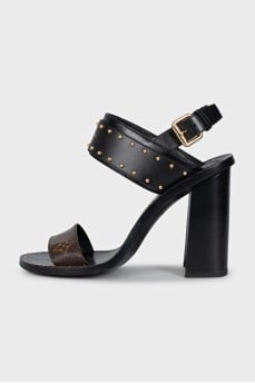 Black Star Trail sandals