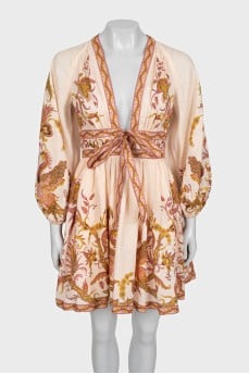 Beige fitted dress with print