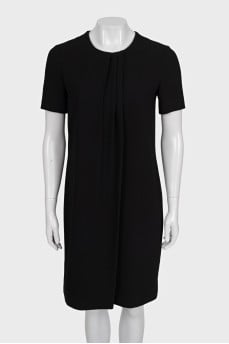 A straight-cut dress decorated with pleats