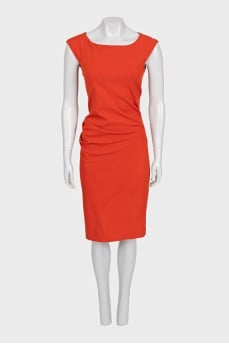 Fitted dress decorated with drapery