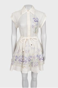 Fitted dress with floral print and buttons