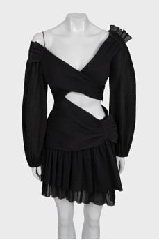 One-shoulder dress with a cutout