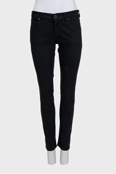 Slim-fit trousers with a mid-rise