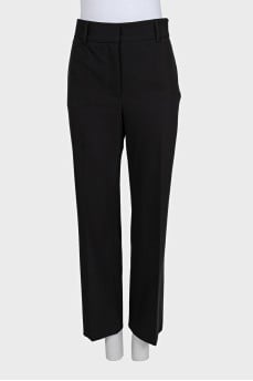 Straight-leg trousers with high waist creases