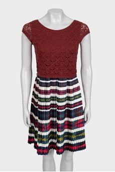 Fitted dress with a pleated skirt