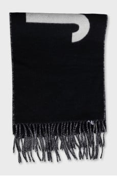 Men's scarf with branded print and tag