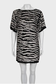 A loose-fitting black dress decorated with sequins