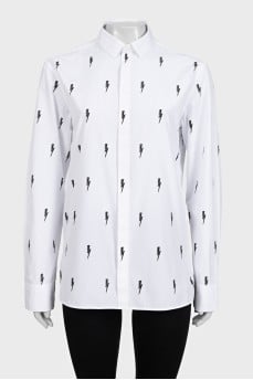 White straight-cut shirt with a print