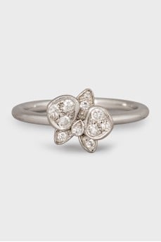 Gold ring with a flower and diamonds